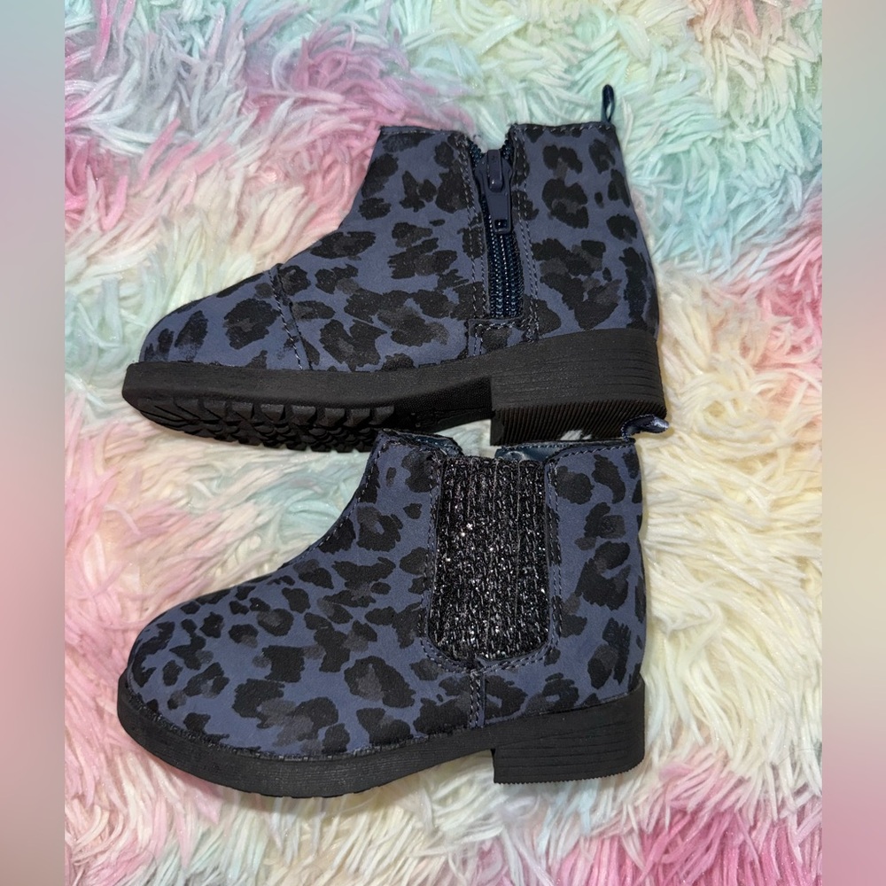 OshKosh toddler size 5 boots.